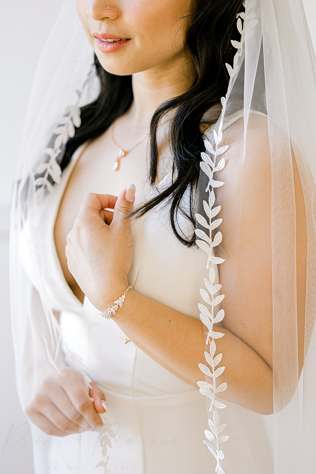 • ALLORA • vine lace trim bridal veil